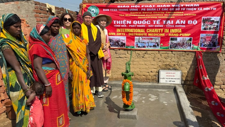 Ban TT-XH TƯ hành hương và từ thiện quốc tế tại Ấn Độ.