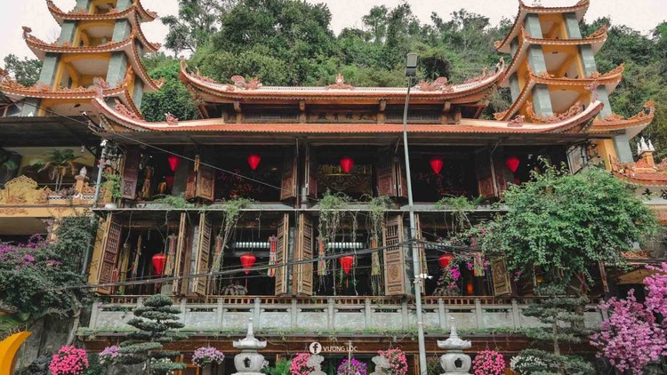 Ngôi chùa cổ ngàn năm nằm sâu 25m trong hang đá ở Hải Phòng