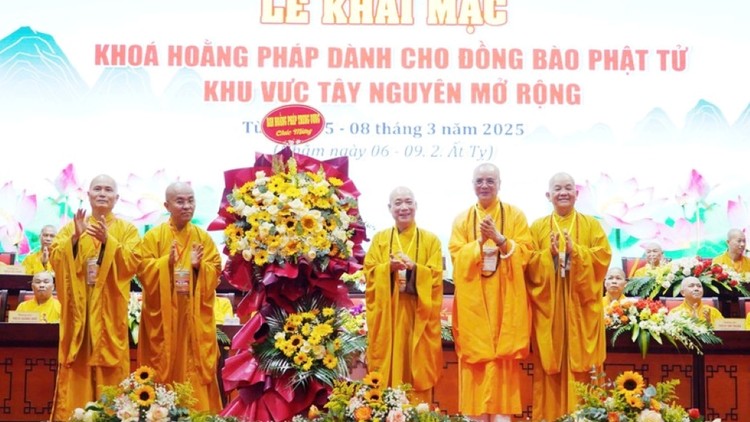 Khai mạc Khóa hoằng pháp dành cho đồng bào Phật tử khu vực Tây Nguyên và các tỉnh lân cận