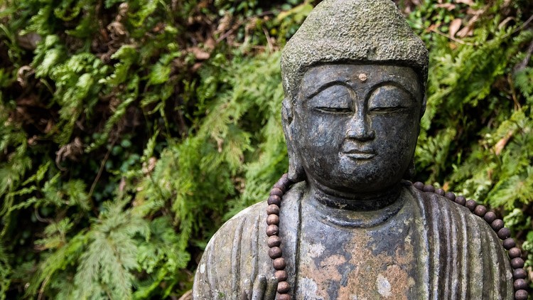 Phật dạy thuyết Pháp cho người phải có đủ năm đức