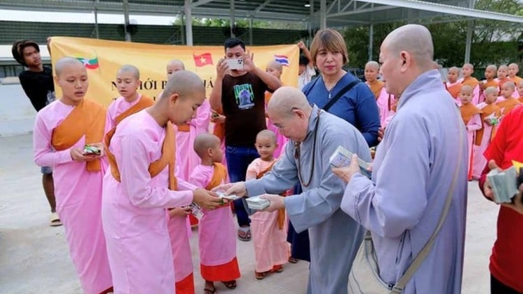 Ni trưởng Từ Nhẫn dẫn đoàn cứu trợ Myanmar