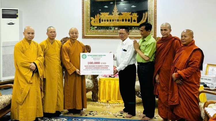 Giáo hội Phật giáo Việt Nam trao 120.000 USD hỗ trợ Phật giáo và nhân dân Myanmar
