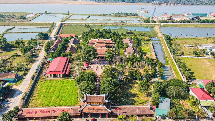 Chùa Thanh Lương được xây trên khu đất rộng 3,5ha ở khối 11 (thị trấn Xuân An, huyện Nghi Xuân, tỉnh Hà Tĩnh). Ảnh: Cẩm Kỳ