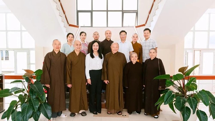 Thanh Hoá: BTS Phật giáo tỉnh thăm, chúc mừng Sở Dân tộc và Tôn giáo tỉnh