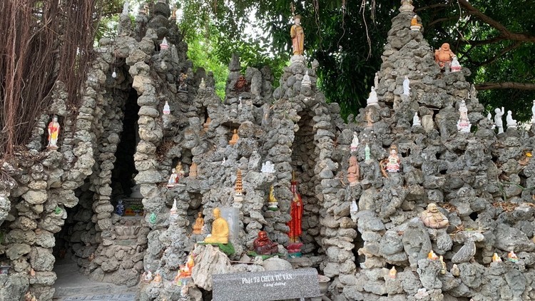 Công trình Tháp Bảo Tích do sư thầy Thích Hồng Danh làm tổng chỉ huy xây dựng trong suốt 5 năm (Ảnh; Hương Trà).