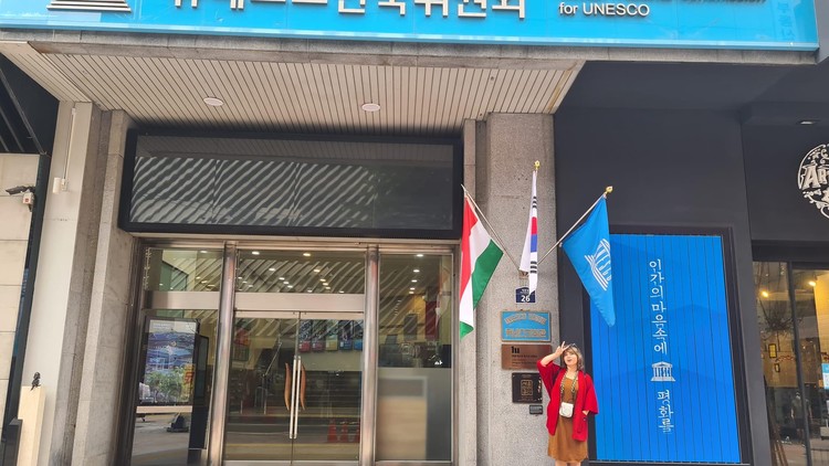 Nằm ở một con phố sầm uất, Ngôi nhà UNESCO đã trở thành một địa điểm check-in hấp dẫn đối với du khách. 