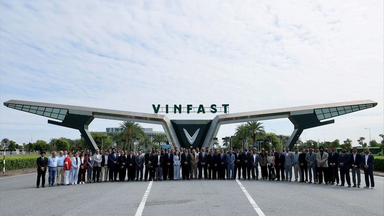 VinFast Ấn Độ ký ý định thư hợp tác với hơn 50 đại lý xe máy điện đầu tiên, mở chuỗi showroom tại 15 bang