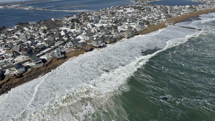 Đại dương đang nóng lên, mực nước biển dâng cao. Ảnh: Antara /Aditya Pradana Putra