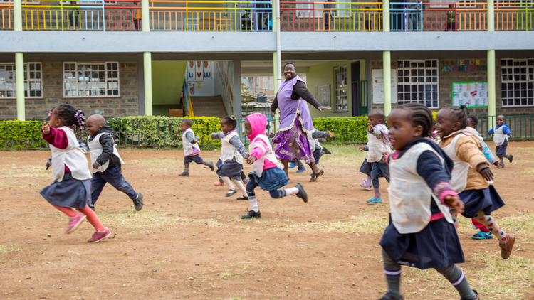 Trẻ em cần được học tập trong môi trường lành mạnh. Ảnh: WordPress