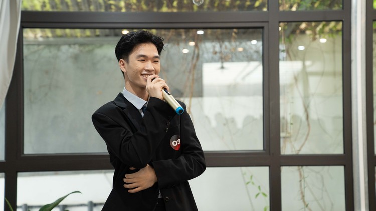 Nam sinh Học viện Ngoại giao trở thành Quán quân cuộc thi học thuật TED x AJC