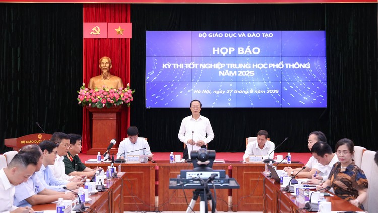 Quang cảnh buổi họp báo.