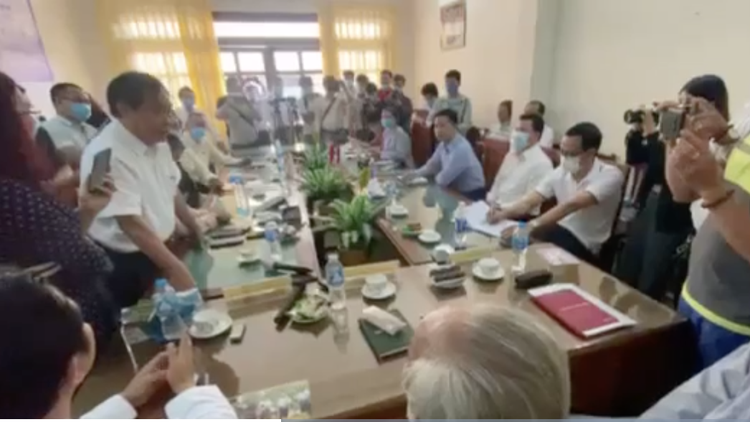 Buổi đối chất giữa vợ chồng ông Dũng, bà Hằng với ông Võ Hoàng Yên.