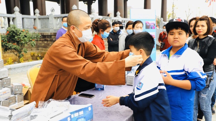 Có nên trưng dụng chùa Bái Đính và Tam Chúc làm nơi cách lý nghi nhiễm COVID-19?