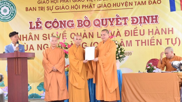 ‘Sóng ngầm’ chưa dứt ở chùa Nga Hoàng?