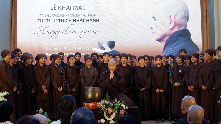 Khai mạc triển lãm sách và thư pháp của Thiền sư Thích Nhất Hạnh