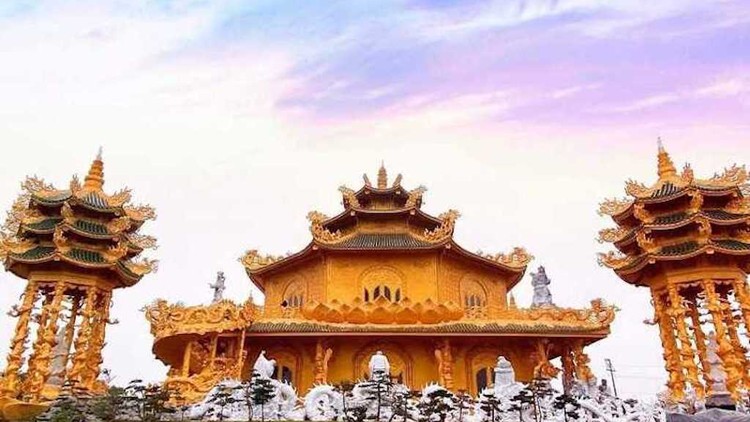Chiêm ngưỡng ngôi chùa 'dát vàng' độc đáo với kiến trúc Thái Lan tại Hưng Yên