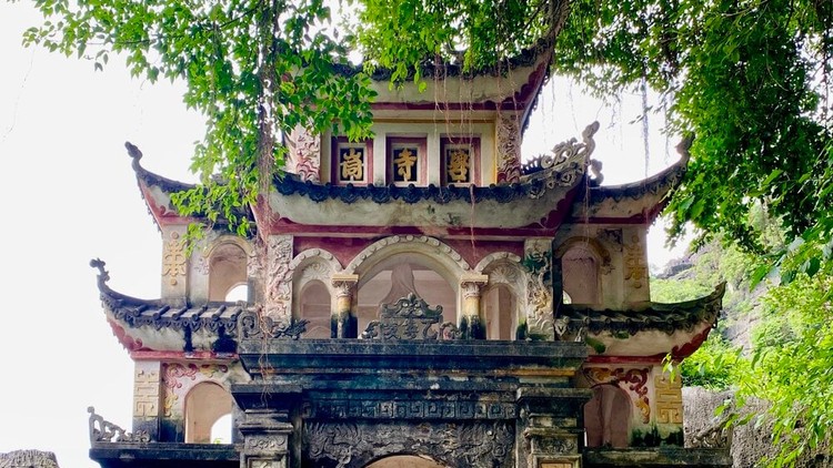 Ngôi chùa hơn 500 năm tuổi được mệnh danh 'Nam thiên đệ nhị động' ở Ninh Bình