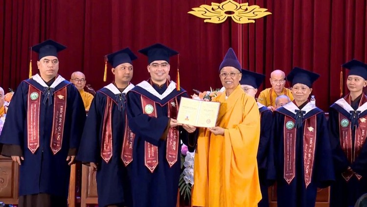 Giáo dục Phật giáo luôn đặt “trí - đức song hành”