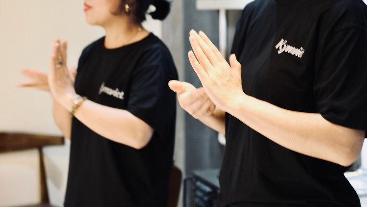 Đến quán cà phê KymViet học Ngôn ngữ Ký hiệu 