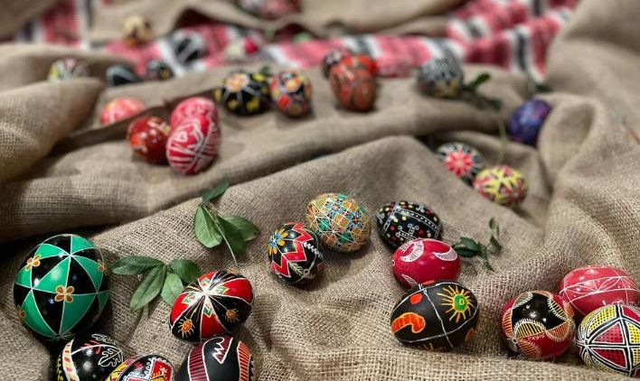 Nghệ sĩ người Mỹ gốc Ukraine Sofika Zielyk: ‘Những quả trứng là vũ khí của tôi!’