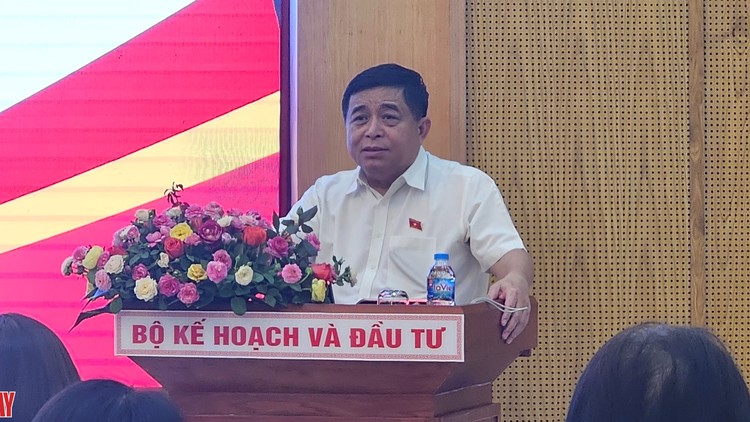 Bộ trưởng Bộ Kế hoạch & Đầu tư Nguyễn Chí Dũng phát biểu tại Tọa đàm 