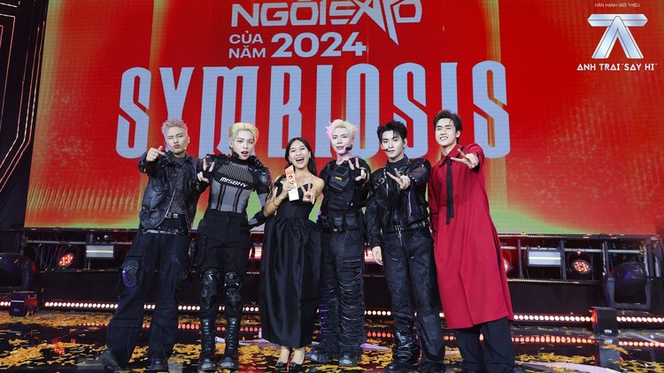 Anh trai "Say Hi" được vinh danh "Hiện tượng giải trí của năm" tại giải Ngôi sao của năm 2024