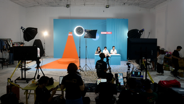 Phiên livestream 14 tiếng của "Anh tài" Quốc Thiên. Ảnh: Znews 