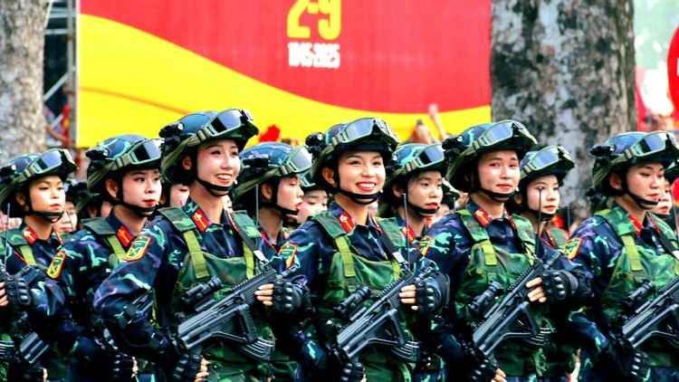 Trải nghiệm ngày Quốc Khánh 2/9 trên đường phố Hà Nội