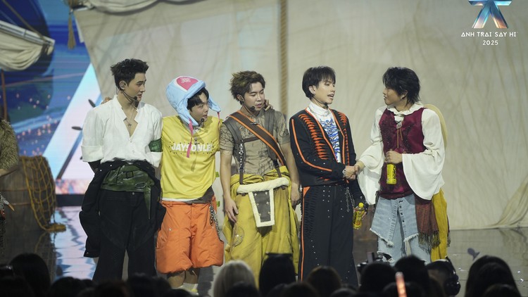 Âm nhạc, cảm xúc và tinh thần đồng đội trong Anh Trai "Say Hi” 2025 tập 8