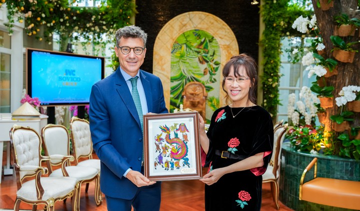 Trưởng Đại diện Văn phòng UNESCO tại Việt Nam Ông Jonathan Baker và Tiễn sĩ Nguyễn Thị Phương Thảo - Chủ tịch, Tổng giám đốc Tập đoàn SOVICO