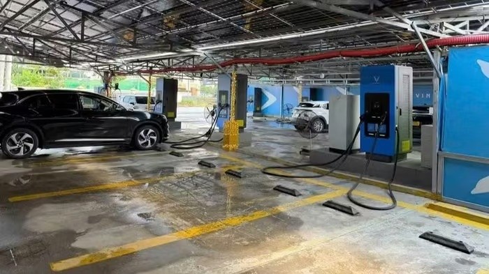 Một trạm sạc xe điện Vinfast thực hiện theo phương án nhượng quyền.