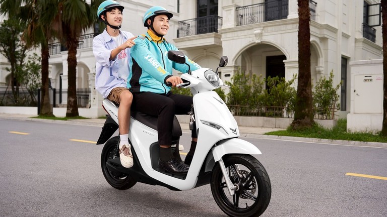 VinFast miễn phí thuê và đổi pin 3 năm cho tài xế Xanh SM Bike
