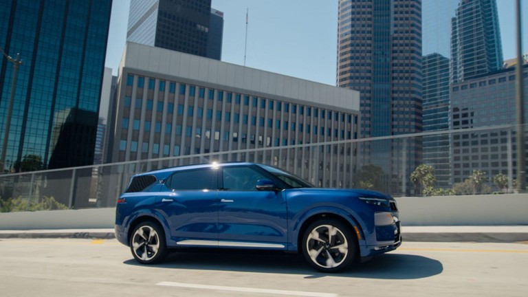 “Nghịch lý” VinFast VF 9 trong mắt người dùng: Trải nghiệm đẳng cấp nhưng chi phí bình dân