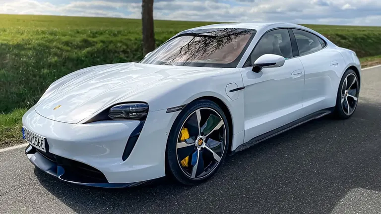 Porsche Taycan Turbo S chỉ mất 15 giây để tăng tốc từ 0-250 km/h