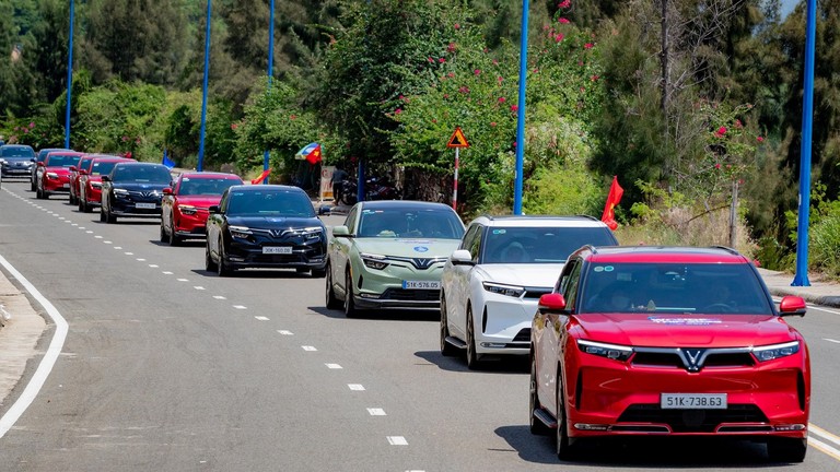 Vingroup gia hạn chương trình hỗ trợ khẩn cấp khách hàng chuyển đổi xe xăng sang xe điện tới 30/04/2026