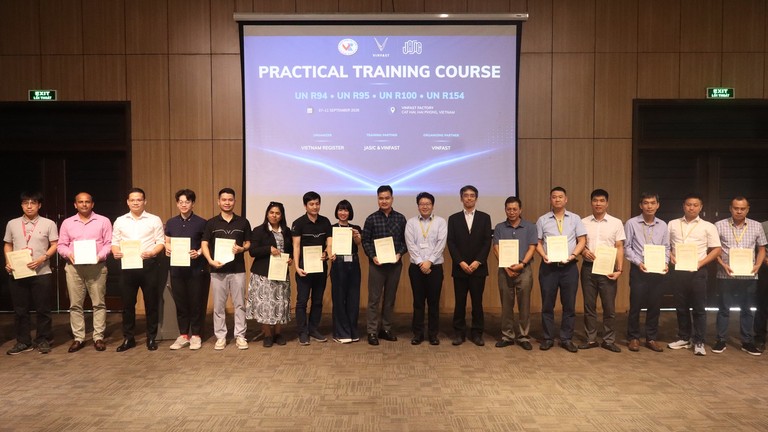 Cục đăng kiểm Việt Nam phối hợp với VinFast tổ chức khóa đào tạo nâng cao năng lực kiểm thử ô tô