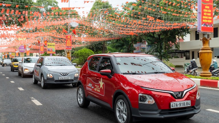 Giải mã sức hút VinFast VF 5: Lăn bánh chỉ 500 triệu đồng, lãi suất cố định 7%, sạc miễn phí 3 năm