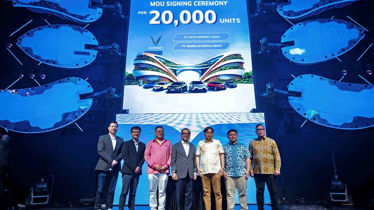VinFast ký kết MoU cung cấp 20.000 ô tô điện cho đối tác vận tải tại Indonesia