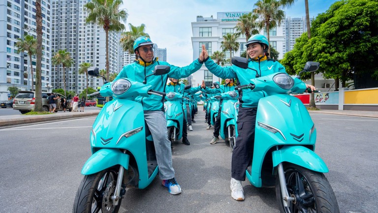Chọn nghề cầm lái, có nhất thiết phải mua xe?