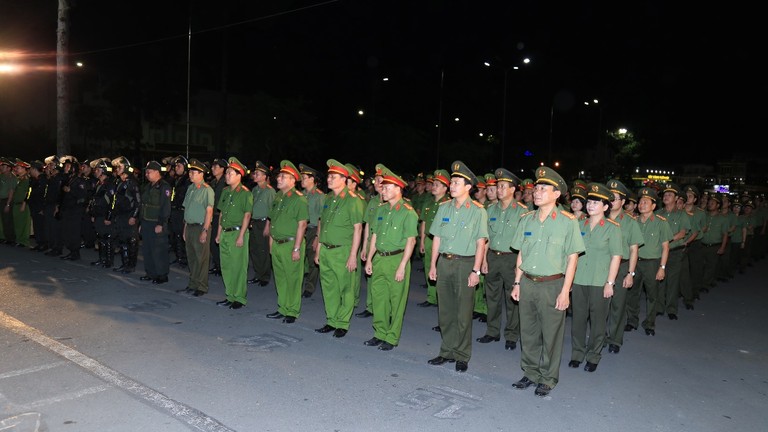 Công an tỉnh Đồng Nai ra quân trấn áp tội phạm. Công an tỉnh Đồng Nai ra quân trấn áp tội phạm.