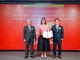 Bà Nguyễn Ngọc Thúy Linh – Phó Tổng giám đốc Vận hành Xanh SM thị trường Việt Nam và Lào đại diện công ty tại lễ trao chứng nhận