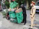 Xử lý nghiêm các shipper chở hàng che khuất biển số “né” camera AI
