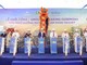 Các đại biểu nhấn nút khởi công Tổ hợp nghỉ dưỡng Novotel Cam Ranh Resort.