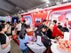 Gian hàng của Prudential Việt Nam thu hút nhiều khách tham quan đến tìm hiểu thông tin và trải nghiệm hoạt động.