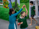 Cô Hướng cùng các con trong tiết mục múa mở màn Lễ Vu Lan “Điều con muốn nói”.