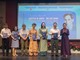 Bà Nguyễn Thị Phượng, Giám đốc Khu Di tích Chủ tịch Hồ Chí Minh tại Phủ Chủ tịch, trao tặng cuốn sách “Nguyễn Ái Quốc – Hồ Chí Minh với nước Pháp” tại Trung tâm Văn hóa Việt Nam tại Pháp, trong chuỗi hoạt động tôn vinh Chủ tịch Hồ Chí Minh tại Paris, tháng 6/2026.