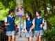 Học sinh Edison đi bộ tới trường tại khu đô thị Ecopark. Ảnh: Minh Sơn