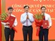 Ông Nguyễn Duy Ngọc, Ủy viên Bộ Chính trị, Bí thư Trung ương Đảng, Trưởng Ban Tổ chức Trung ương trao quyết định cho tân Bí thư Tỉnh ủy và tân Phó Bí thư Tỉnh ủy, Chủ tịch UBND tỉnh Quảng Trị.