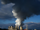 Khói thải bốc lên tại nhà máy điện than RWE ở Neurath, miền Tây Đức