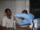 Nhân viên y tế tiêm vaccine phòng Ebola cho người dân tại Bulape, CHDC Congo. 